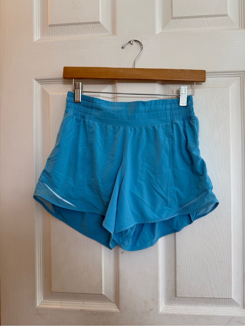 lululemon athletica kayak blue hotty hot shorts